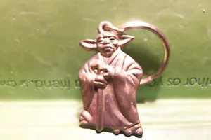Star Wars Classic Yoda Pose Heavy Brass Key Chain VHTF Rare Metal Keychain - Picture 1 of 8
