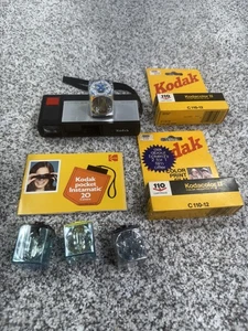 Vintage Kodak Pocket Instamatic 20 Camera Kit 110 Film Flash Cubes Manual 1970s - Picture 1 of 7