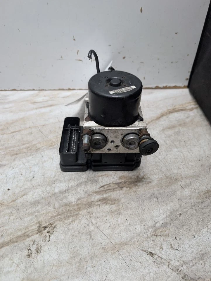 Used ABS Pump and Motor Assembly fits: 2011 Dodge Caliber Assembly rear drum bra Foto 1 de 4
