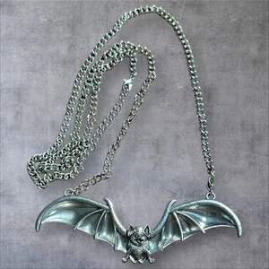 Gothic Fledermaus Halskette Anhänger Halskette Vampir fliegend ausgebreitete Flügel Zinn - Bild 1 von 5
