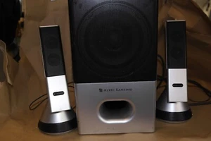 Sistema de altavoces para computadora Altec Lansing VS4221 con subwoofer audio con cable - Imagen 1 de 18