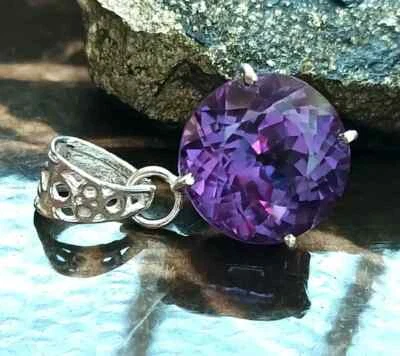 Colgante hecho a mano que cambia de color gemas naturales de alejandrita en plata maciza 30 quilates+ Foto 1 de 4