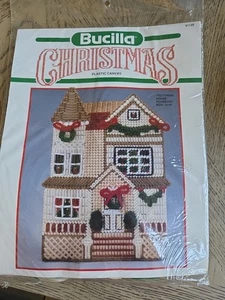 Kit de lona de plástico vintage Bucilla Navidad casa victoriana tope de puerta nuevo #61120 - Imagen 1 de 6