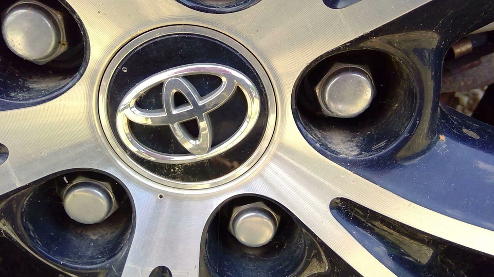 Tapa central de rueda cromada OEM 2-7/16" 2,43" Camry Highlander RAV4 OEM 4260306160 Foto 1 de 1