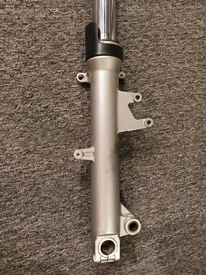 USED HONDA ST1300 LEFT FRONT FORK ASSY ALL YEARS ABS OR NON. - Imagem 1 de 4