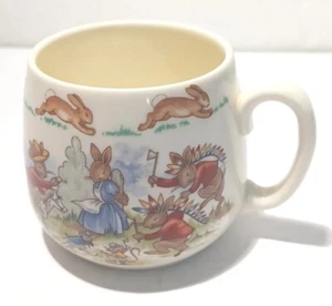 Royal Doulton Bunnykins Bone China Cup Mug Playing Cowboys Lasso Horse (I-53) - Bild 1 von 8