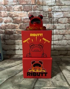 Leftover Toys Utt Red Hot LE 100 Teile NYCC Exclusive 2021 Plastic Empire - Bild 1 von 8