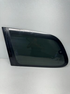 2001 - 2003 TOYOTA SIENNA ЗАДНИЙ ЛЕВЫЙ ВОДИТЕЛЬ ЧЕТВЕРТЬ ПАНЕЛИ СТЕКЛА OEM 231972 - Изображение 1 из 4