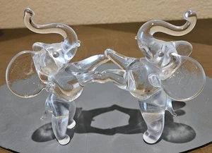 Statuina elefanti danzanti in vetro - Foto 1 di 4