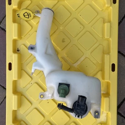 DODGE CHALLENGER HELLCAT 2016 WINDSHIELD WIPER RESERVOIR TANK W/ MOTOR OEM GD - Image 1 of 4