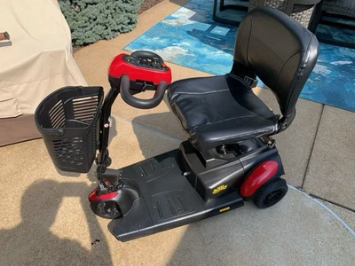 GOLDEN BUZZ AROUND LT 3-WHEEL SCOOTER - Image 1 of 4