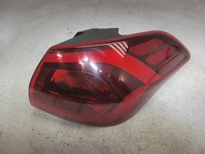 Luz trasera derecha pasajero Kia Forte5 2014-2018 hatchback LED 92402-A7430 Foto 1 de 4