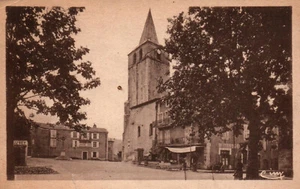 CPA 07 - VILLENEUVE DE BERG (Ardèche) - Le Clocher et la Place des Boeufs - Picture 1 of 2