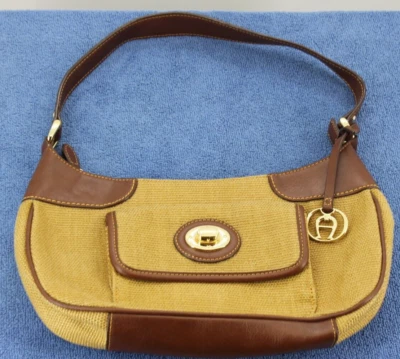 ETIENNE AIGNER BOLSA DOURADA 51% JUTA 43% NYLON 15% ALGODÃO 4 BOLSAS INTERIORES 3 ZÍPER - Imagem 1 de 4