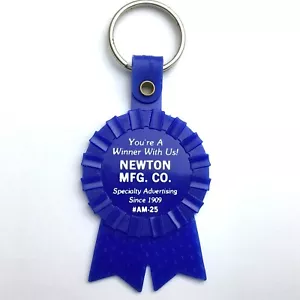 Vintage Newton Mfg Co blau Kunststoff Vintage Schlüsselanhänger Schlüsselring Sammlerstück Retro - Bild 1 von 4