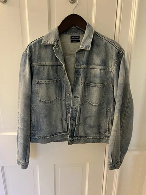 Chaqueta de mezclilla para hombre John Elliott pequeña azul con botones Foto 1 de 4