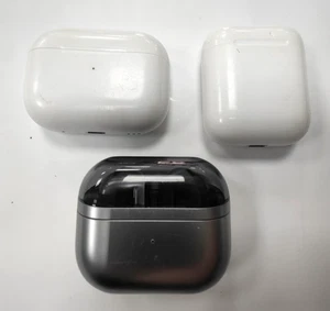 Apple Airpods X2 & Samsung  Galaxy Buds3 FOR SPARE/REPAIR/PARTS - Picture 1 of 11