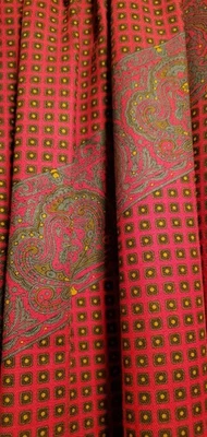 De colección. Falda forrada plisada de lana con estampado de foulard rojo Geiger Tyrol para mujer 42 Austria Foto 1 de 4