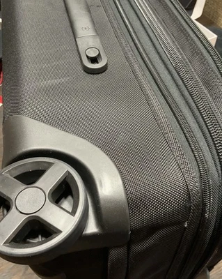 Victorinox Lexicon 2.0 Large Carry On Rolling Expandable Case, 24” Brand New - Image 1 of 4