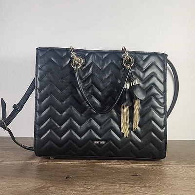 Bolso Bandolera o Hombro Nine West Hazel Múltiples Bolsillos Negro  Foto 1 de 4