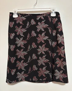 Express Damenrock Größe XS Kreuzstich schwarz Blumen bestickt neu ohne Etikett - Bild 1 von 4