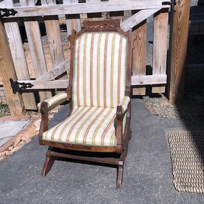 Антикварная викторианская резная ткань для кресла-качалки на платформе из орехового дерева Eastlake - Изображение 1 из 4