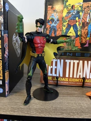 DC MULTIVERSE MCFARLANE Robin Rebirth Tim Drake 展示成人收藏家 — 第 1/4 张图片