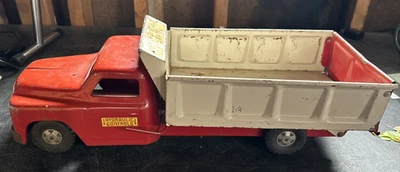 VINTAGE STRUCTO PRESSED STEEL HYDRAULIC DUMP TRUCK - Image 1 of 4