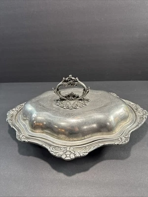 Plato de servir de peltre Harrogate House vintage ornamentado con tapa hecho en Italia Foto 1 de 4