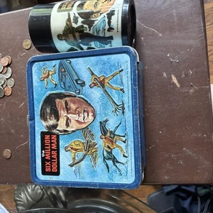Vintage The Six Million Dollar Man Metall Brotdose mit Thermoskanne 1974 kostenloser Versand - Bild 1 von 24