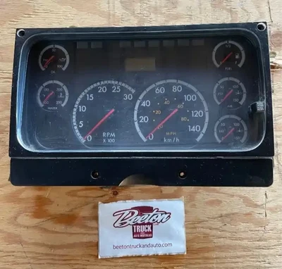 Приборная панель 2002 Freightliner FL70 - Изображение 1 из 3