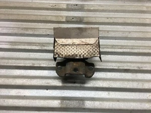 2008 GM 1500 5.3L Right/Left Engine Mount - Bild 1 von 4