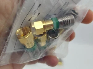Conector de compresión CPLCCT-SLM F-CONN RG6U dorado audiófilo (PAQUETE DE 45) - Imagen 1 de 8