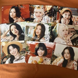 Zweimal handsigniertes signed Foto 5*7 K-POP Geschenke Sammlung 2025 - Bild 1 von 20