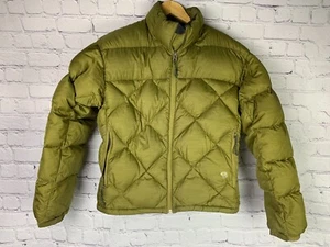 Chaqueta Mountain Hardwear con cuello de plumón verde para dama pequeña - Imagen 1 de 17