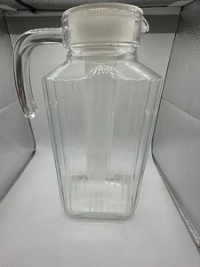 Jarra de vidrio acanalado transparente Luminarc de colección 2 cuartos con mango y tapa - Imagen 1 de 4