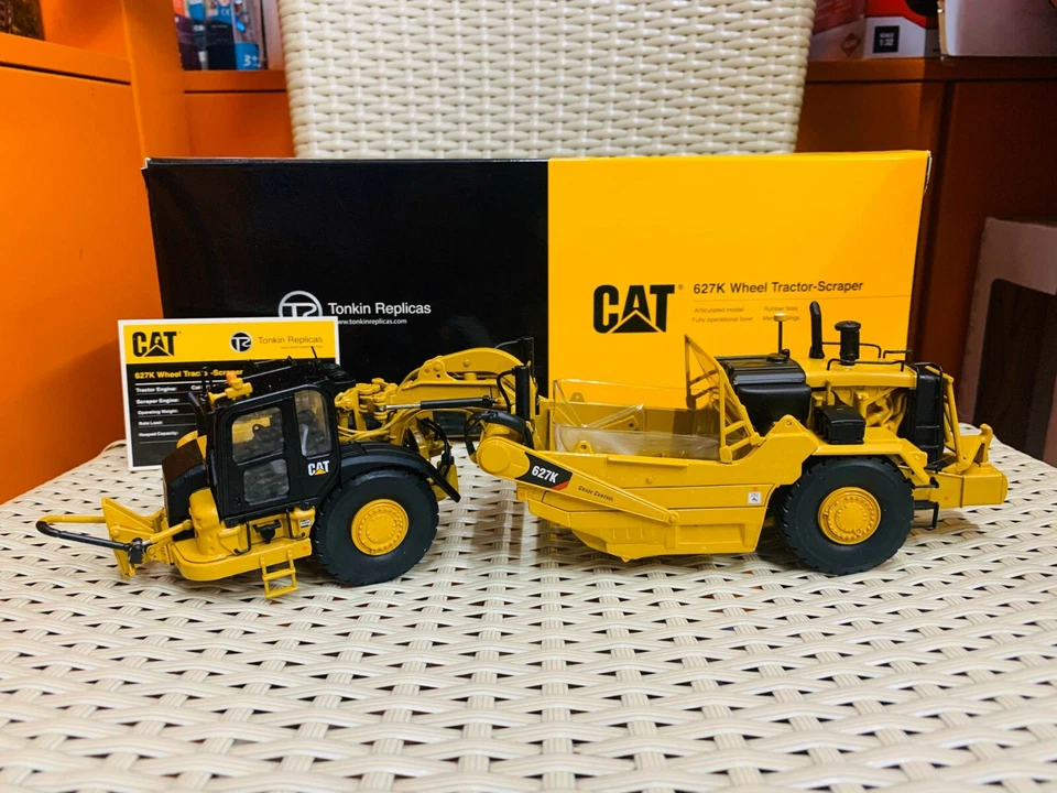 Tonkin Replicas 627K Wheel Tractor-Scraper 1/50 Scale Die-Cast Model TR80002 - Image 1 of 4