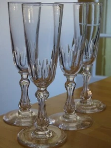 VAL ST LAMBERT 4 ANCIENNES FLUTES A CHAMPAGNE EN CRISTAL TAILLE OLIVE - Picture 1 of 10