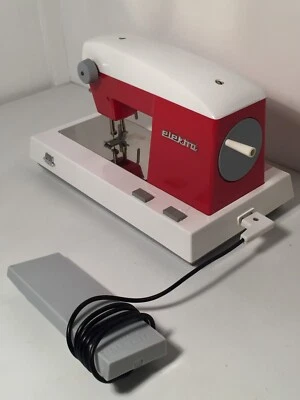 Jouet Ancien Machine a Coudre dans sa Boite D’origine  Vintage - Photo 1/4