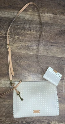 Fossil Emma 斜挎包手提包棕褐色心形小钱包中性钥匙和钱包 — 第 1/4 张图片