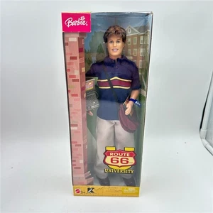 Bambola Ken Università Route 66 Vintage 2003 Mattel B2735 - Foto 1 di 1