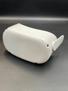 Meta Oculus Quest 2 64GB VR Headset - White (Japan Version) - Picture 1 of 3