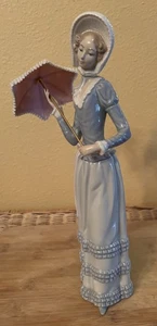 "Pequeña dama con paraguas/sombrilla LLADRO #4879 12,5"" de alto" - Imagen 1 de 10