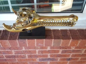 Escultura de calavera de cocodrilo de metal en soporte - 17,5" de largo - Imagen 1 de 13
