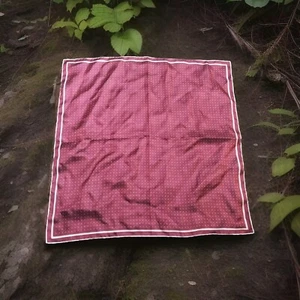 Vintage Neiman Marcus Seidenmischung Taschenschal Halstuch weinrot Tupfen 19" x 19" - Bild 1 von 6