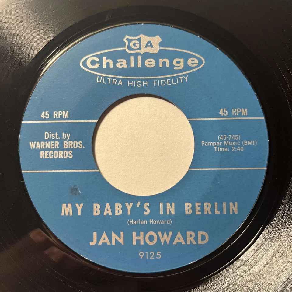Jan Howard - My Baby's In Berlin / Bring It On Back To Me, Challenge 45 rpm 1961 Foto 1 de 4