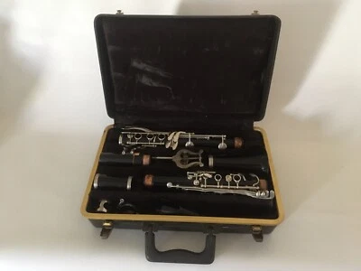 VINTAGE BUNDY RESONITE CLARINET WITH CASE THE SELMER COMPANY USA - Image 1 of 4