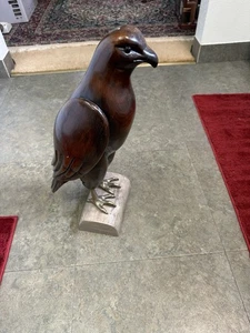 Importierter großer Holz Falke oder Falke Schnitzerei 21 Zoll hoch aus einem Nachlass - Bild 1 von 9