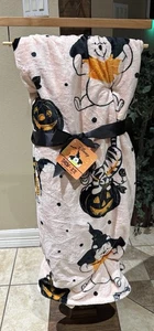 NEW Disney Halloween Pooh Plush Throw Blanket - Picture 1 of 1