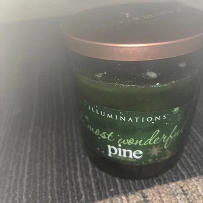 Illuminations Candle The Most Wonderful Pine tarro de 17 OZ Foto 1 de 4